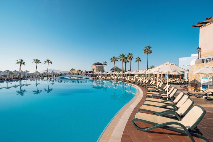 Hotel with Pool