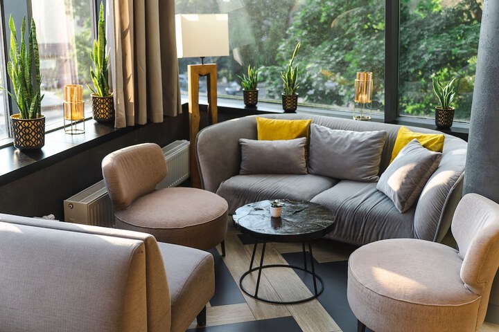 Entrance & Lobby
