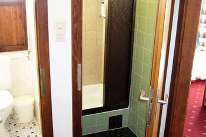 Room 4 of 20