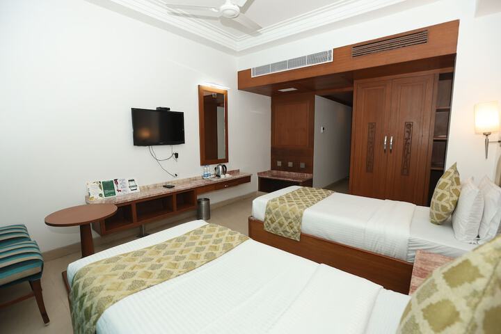 Room 6 of 24