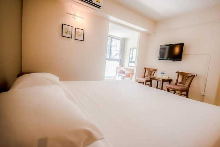 Room 14 of 68