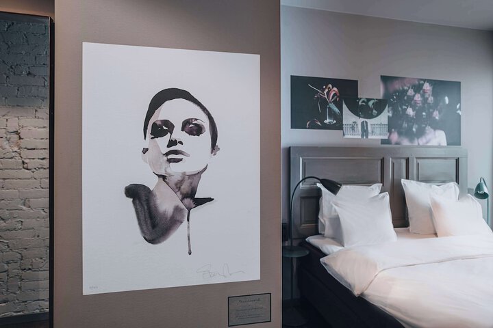 Room 9 of 94