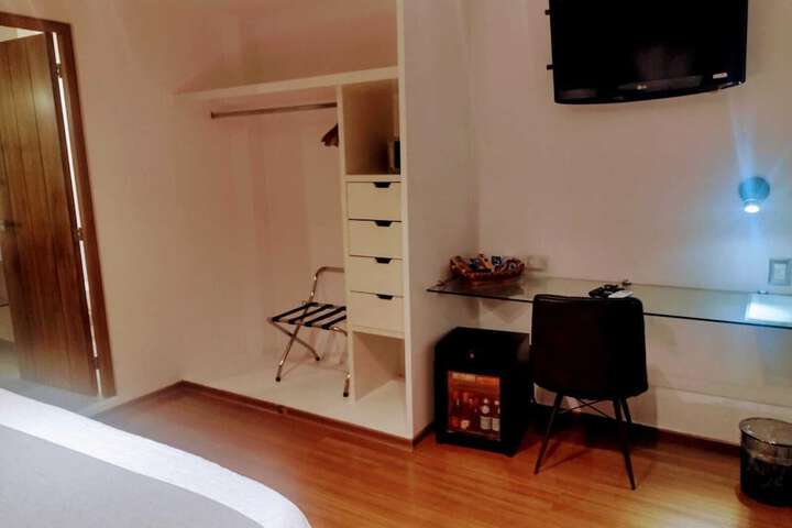 Room 45 of 76