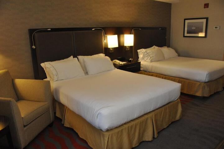 2 Queen Beds (4 of 7)