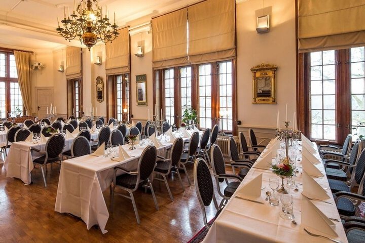 Ballroom/Hall 33 of 45