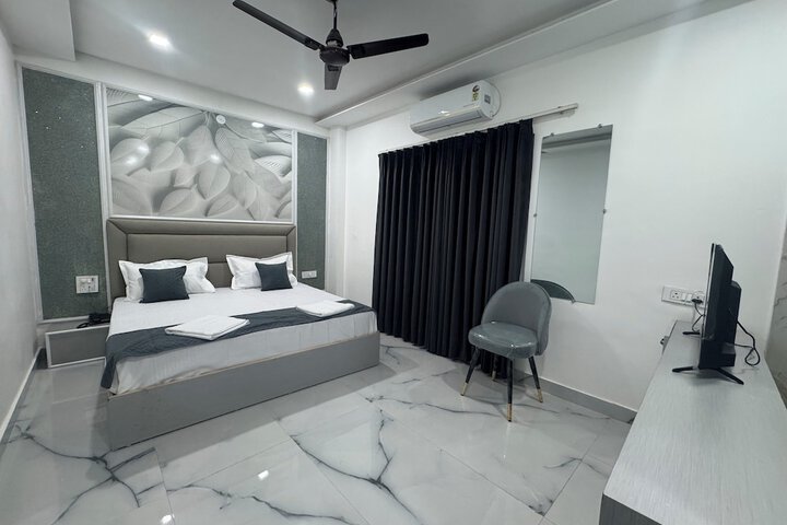 Room 5 of 15