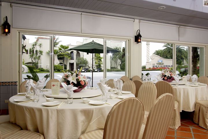 Dining 49 of 65