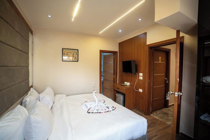 Room 29 of 77