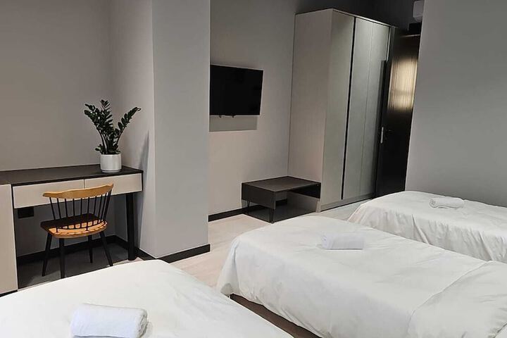 Room 8 of 48