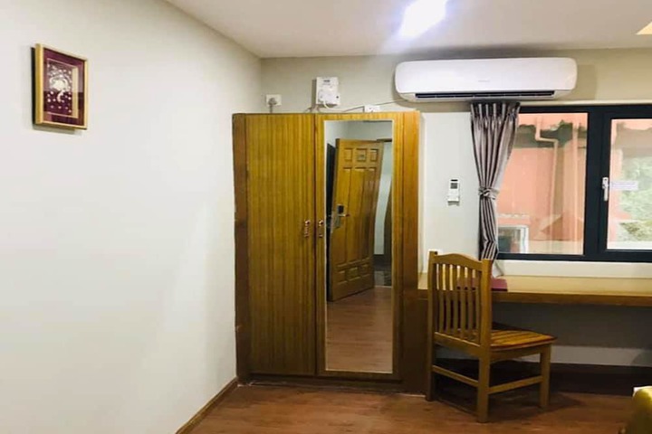Room 12 of 34