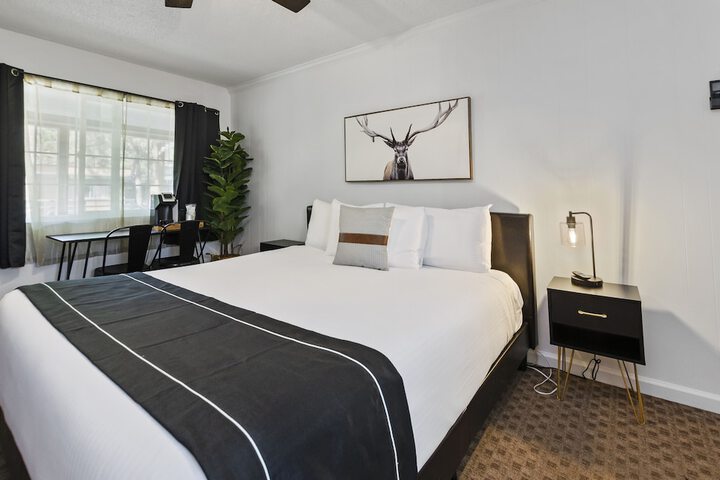 Classic King Bed (22 of 68)