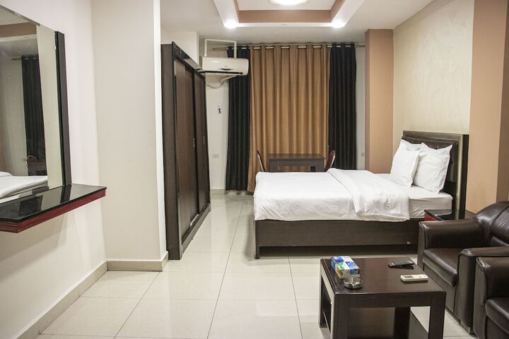 Room 9 of 29