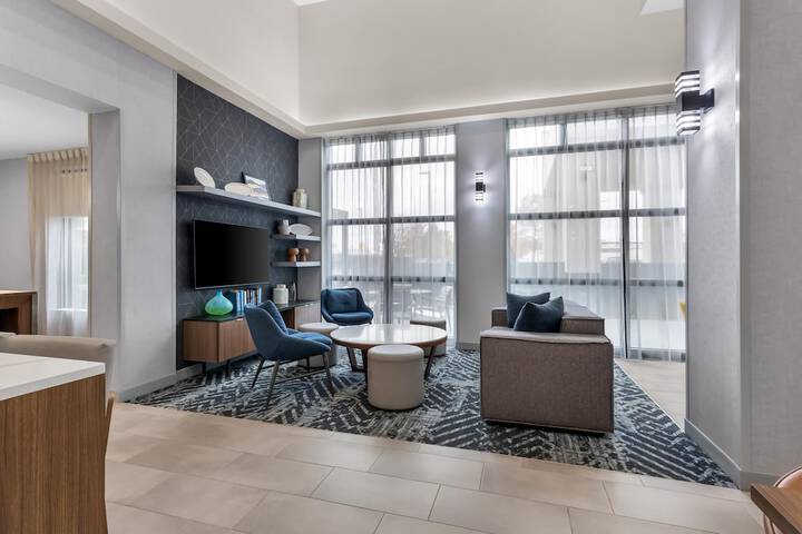 Entrance & Lobby