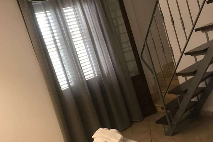 Room 6 of 37