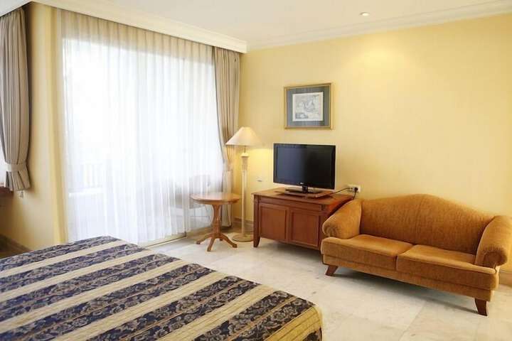 Room 15 of 42