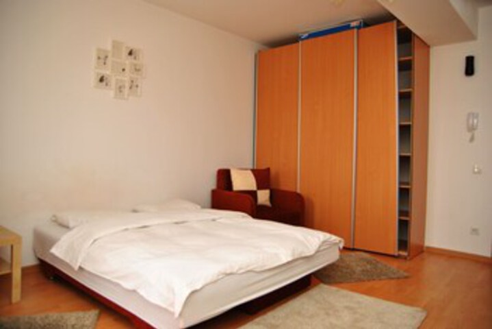 Room 7 of 14