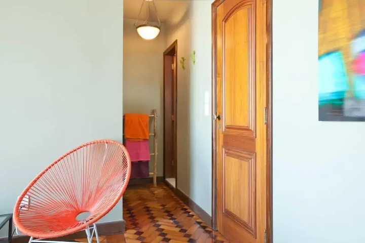 Room 4 of 18
