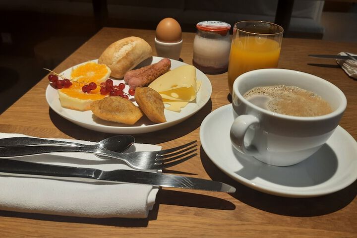Breakfast/Coffee Service 46 of 65