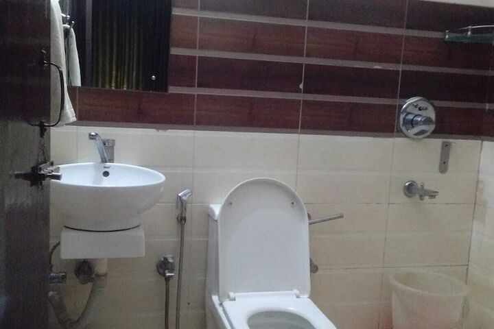Room 5 of 7