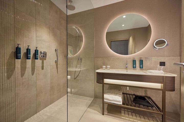 Room 106 of 190