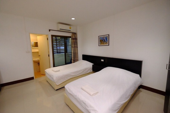 Room 10 of 34