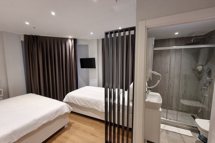Room 15 of 20
