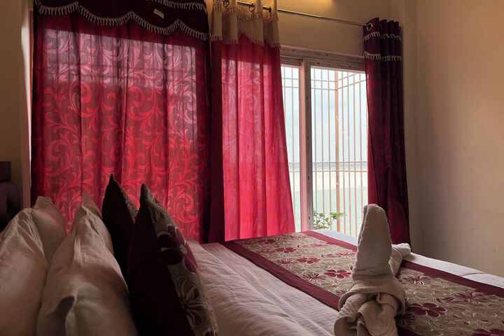 Room 5 of 33