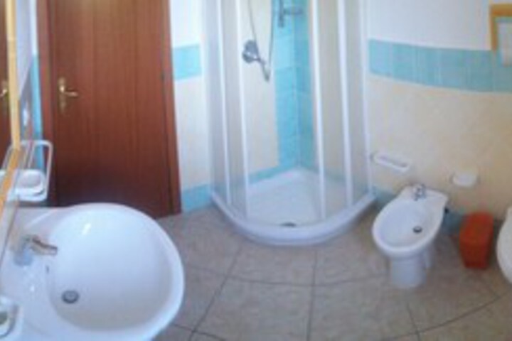 Room 15 of 76