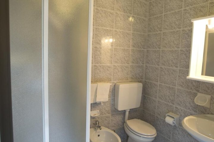 Room 18 of 33