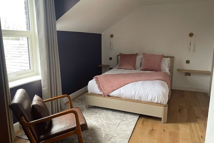 Room 2 of 10