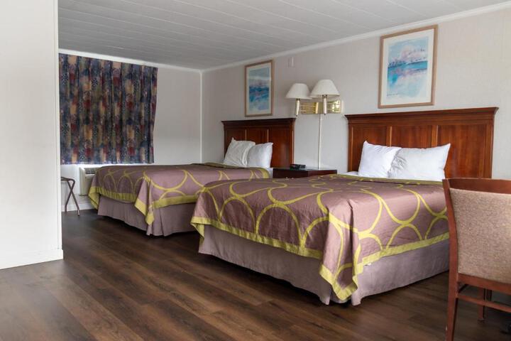 2 Queen Beds (5 of 10)