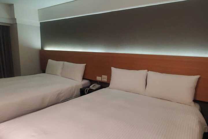 Room 49 of 95