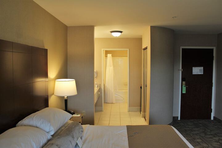 Room 9 of 33