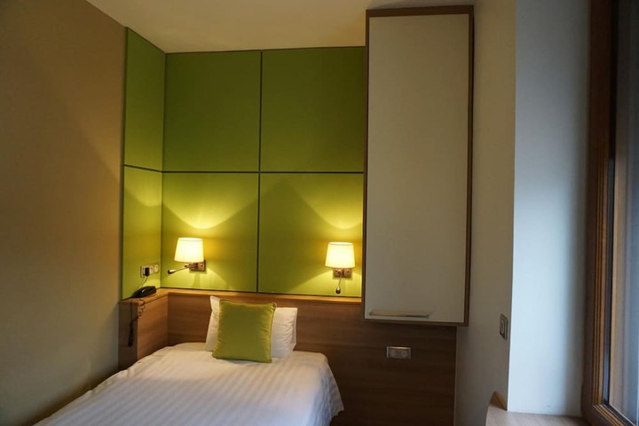 Room 16 of 46