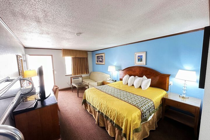 Standard | King Bed (7 of 12)