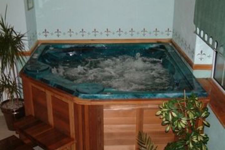 Hot Tub 23 of 28