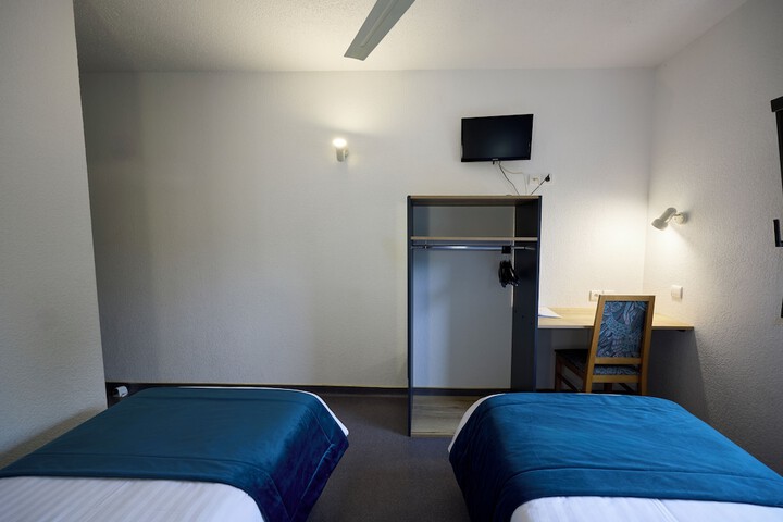Room 12 of 51