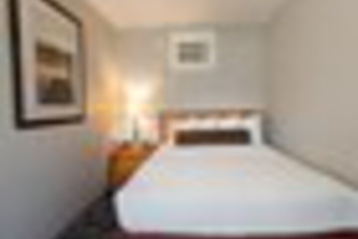Room 53 of 549