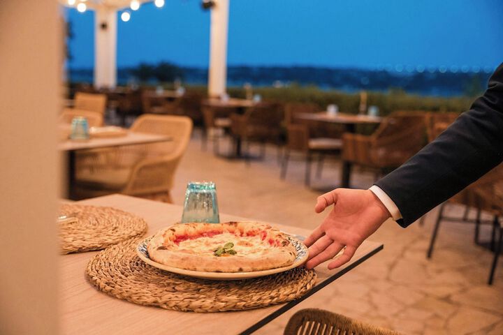 Dining 159 of 256