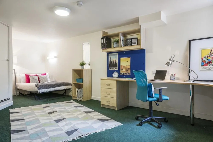 Room 6 of 11