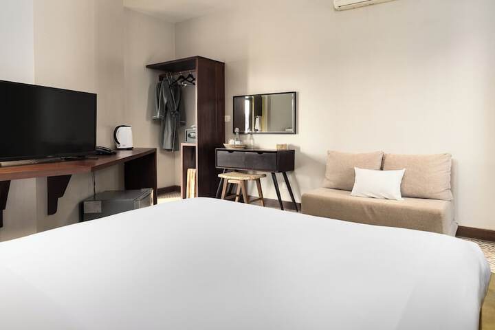 Room 17 of 80