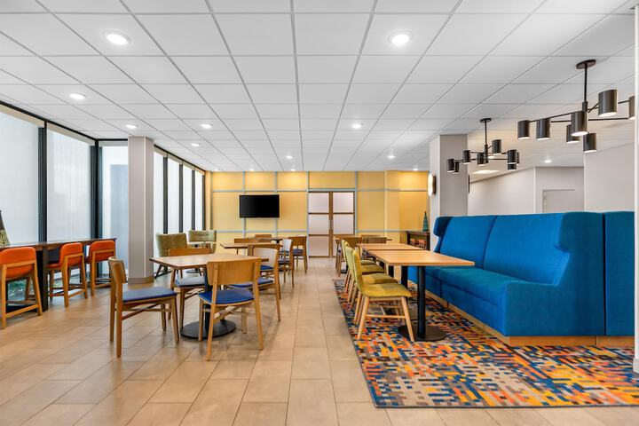 Entrance & Lobby