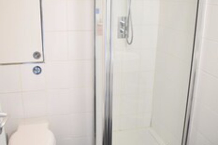 Room 4 of 17