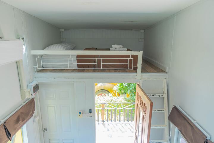 Room 21 of 135