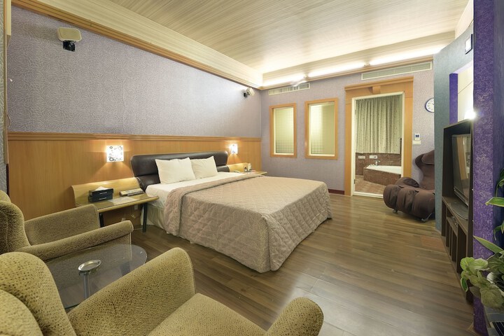 Room 4 of 64