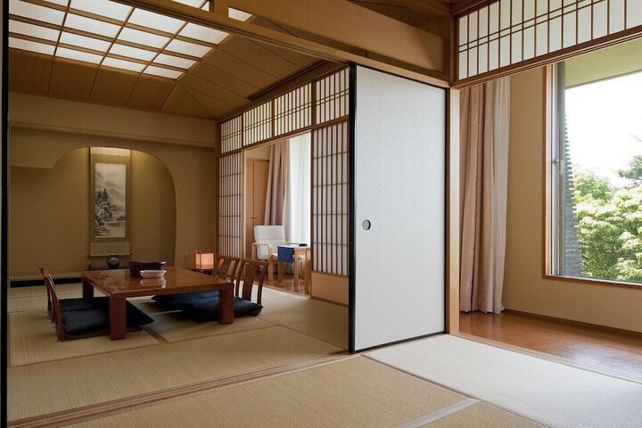 Room 27 of 38