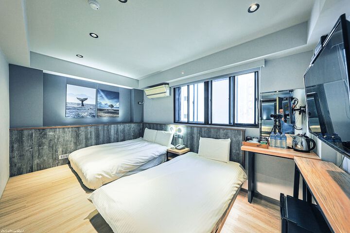 Room 17 of 42