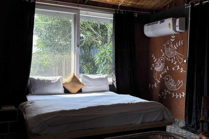 Room 16 of 102
