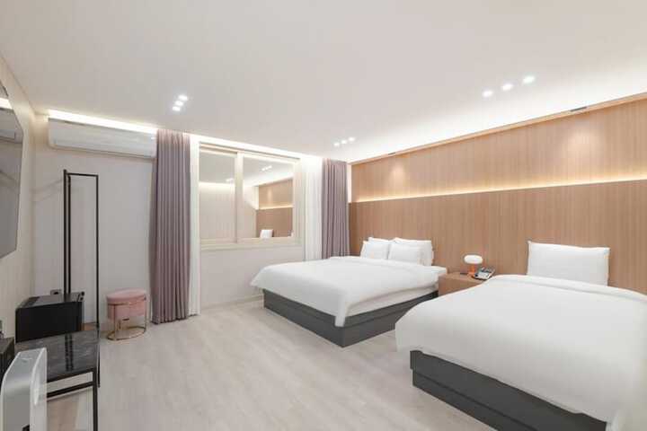 Room 60 of 84