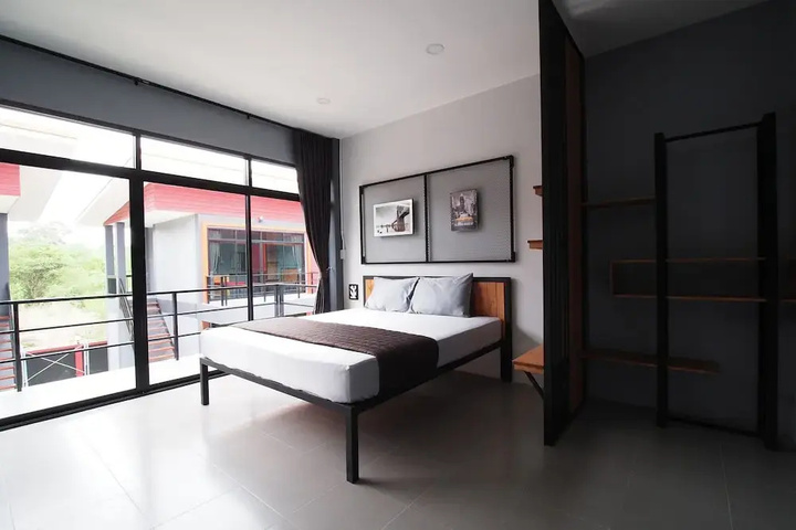Room 8 of 18